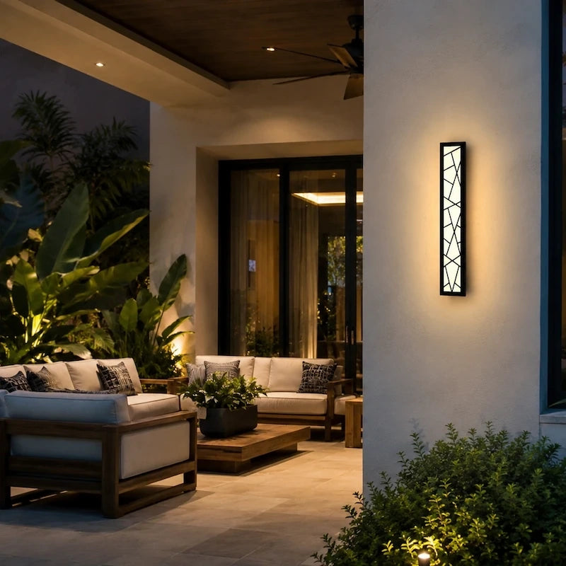 Linear Luxe™ Outdoor Sconce