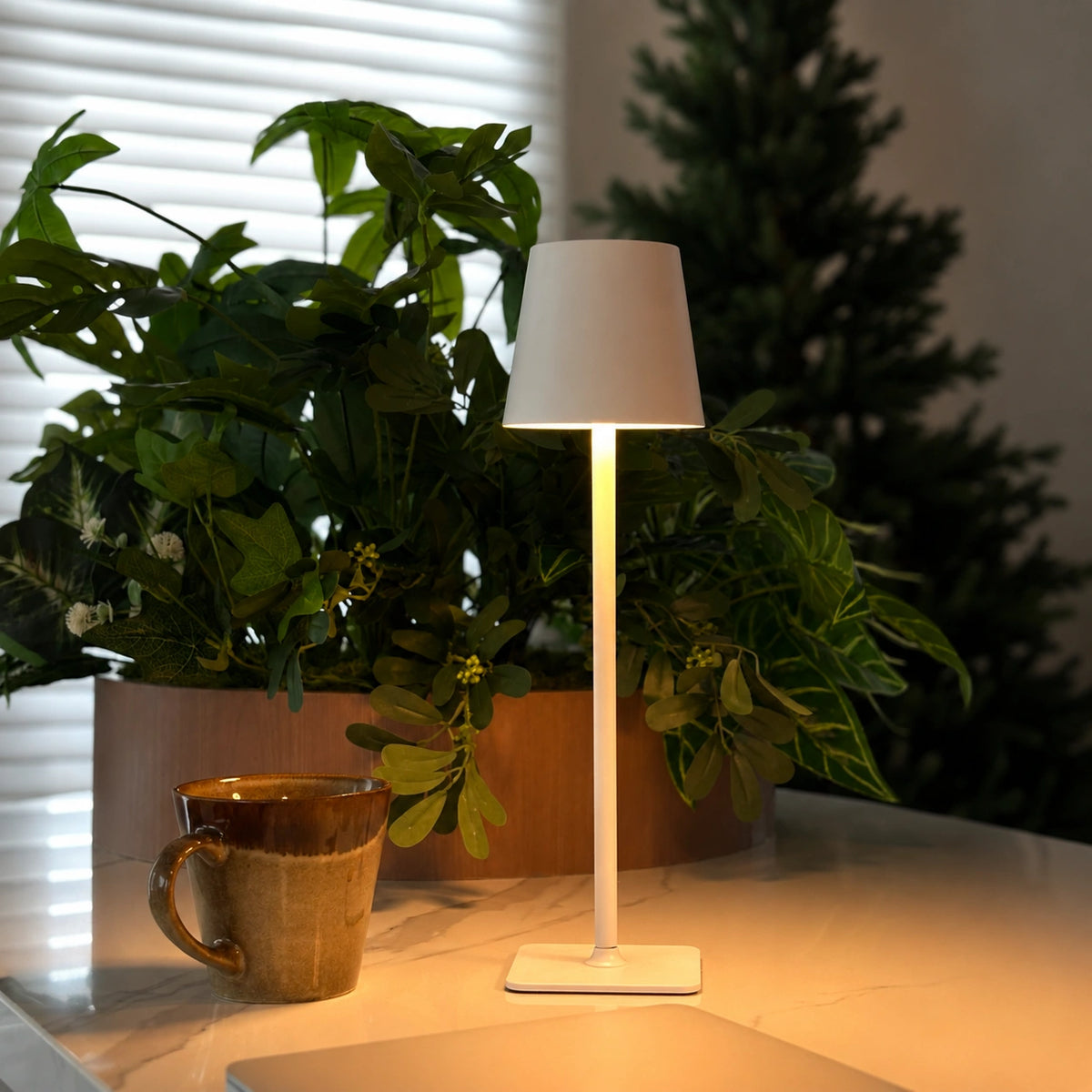 Dimmable Tall Table Lamp – Creative.Lighting