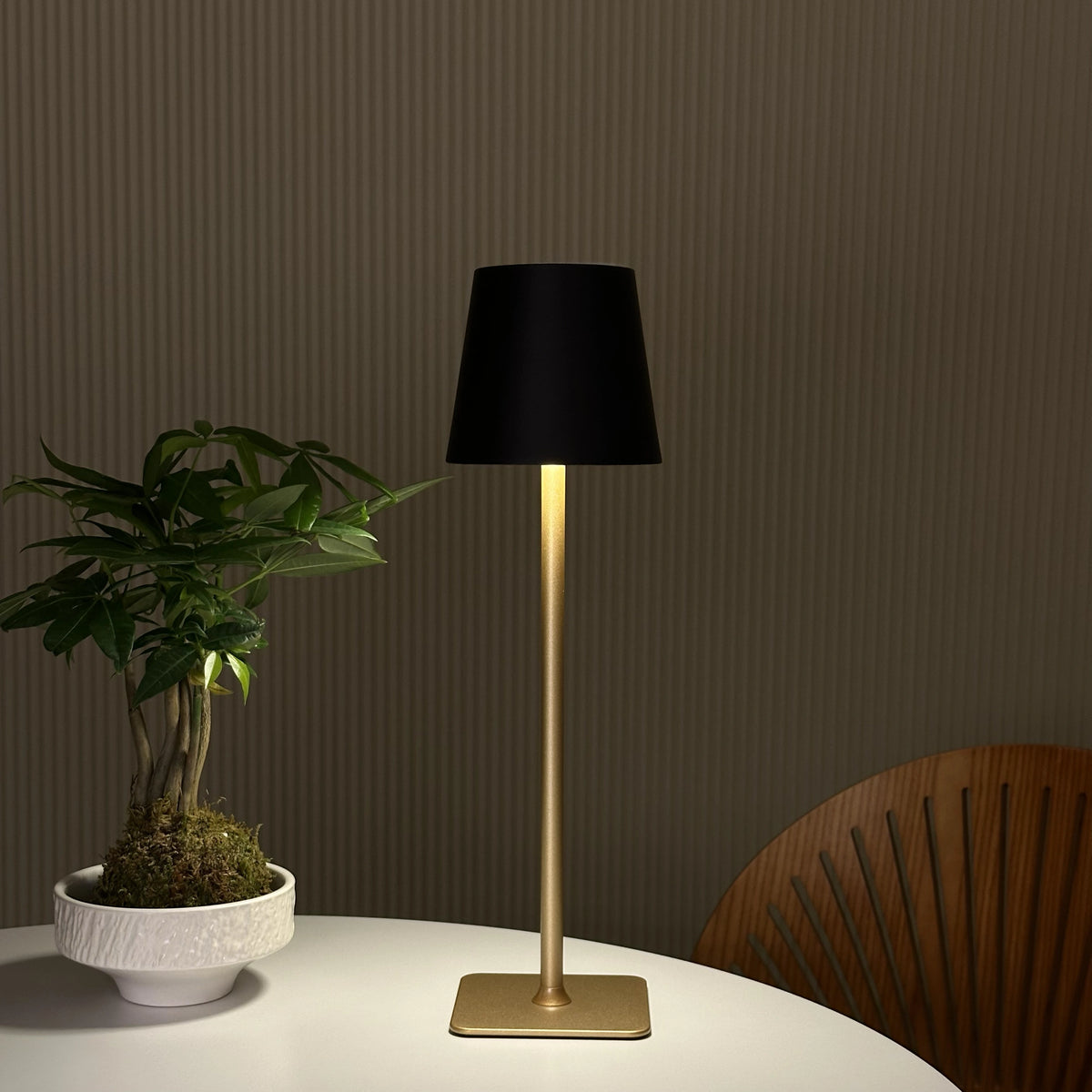 Dimmable Tall Table Lamp – Creative.Lighting