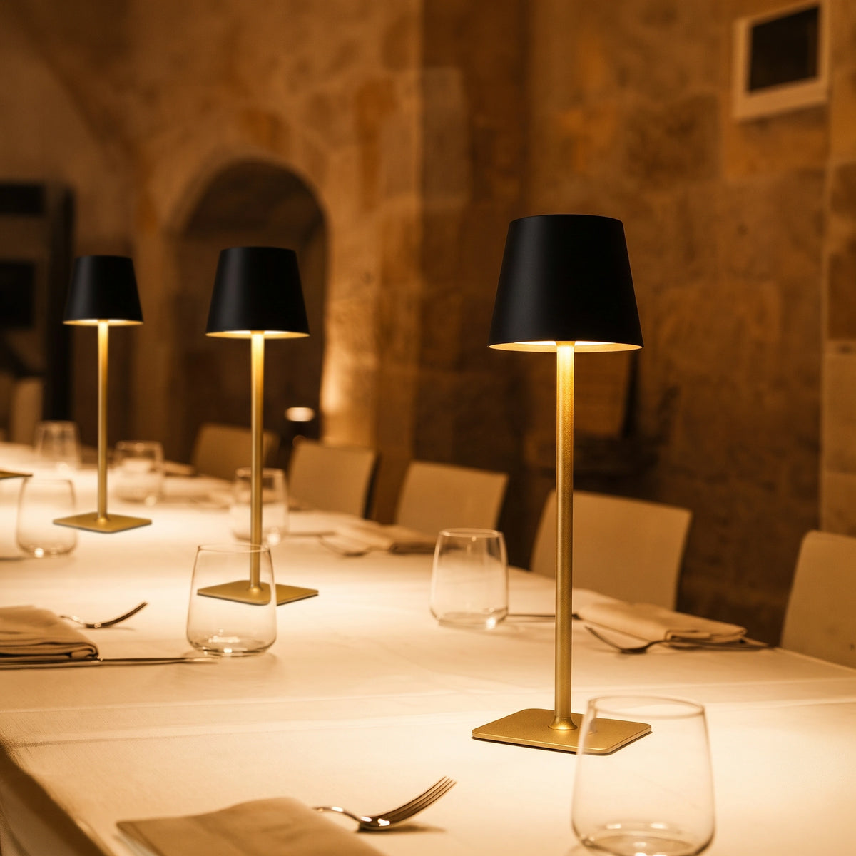 Dimmable Tall Table Lamp – Creative.Lighting