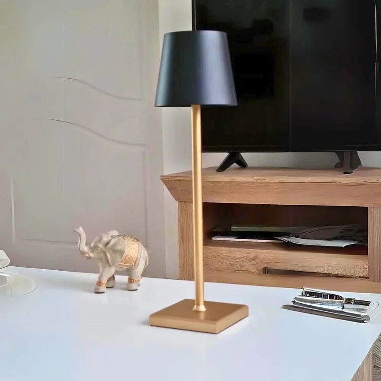 Tompítható Deluxe asztali lámpa