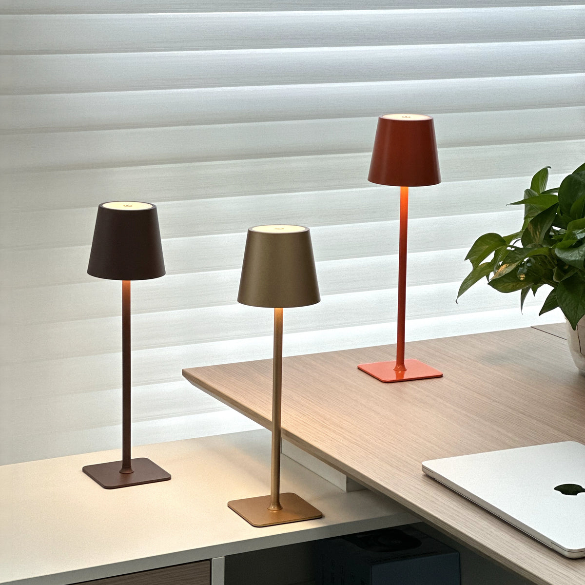 Dimmable Tall Table Lamp – Creative.Lighting